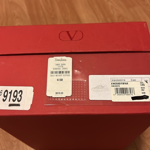 Used Valentine sneaker. - Picture 3 of 5